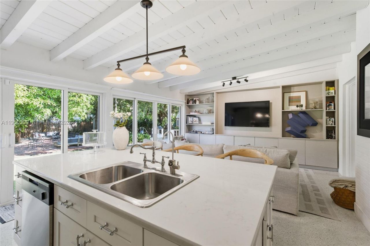 453 NE 89th St , El Portal, FL 33138 Photo