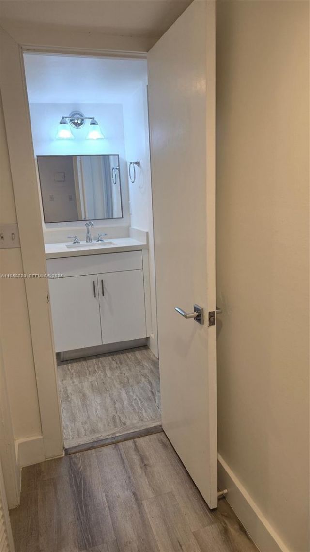 401 Ocean Dr, Unit 425, Miami Beach, FL 33139 Photo