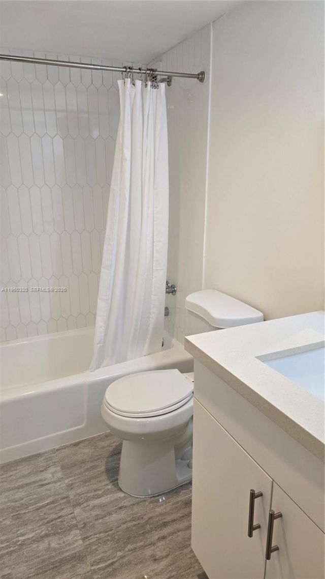 401 Ocean Dr, Unit 425, Miami Beach, FL 33139 Photo