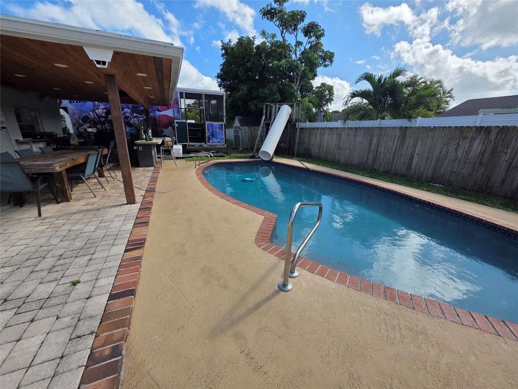 9410 NW 14th Street, Pembroke Pines, FL 33024 Photo