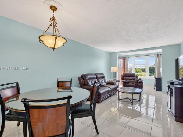 2801 Somerset Dr, Unit 408, Lauderdale Lakes, FL 33311