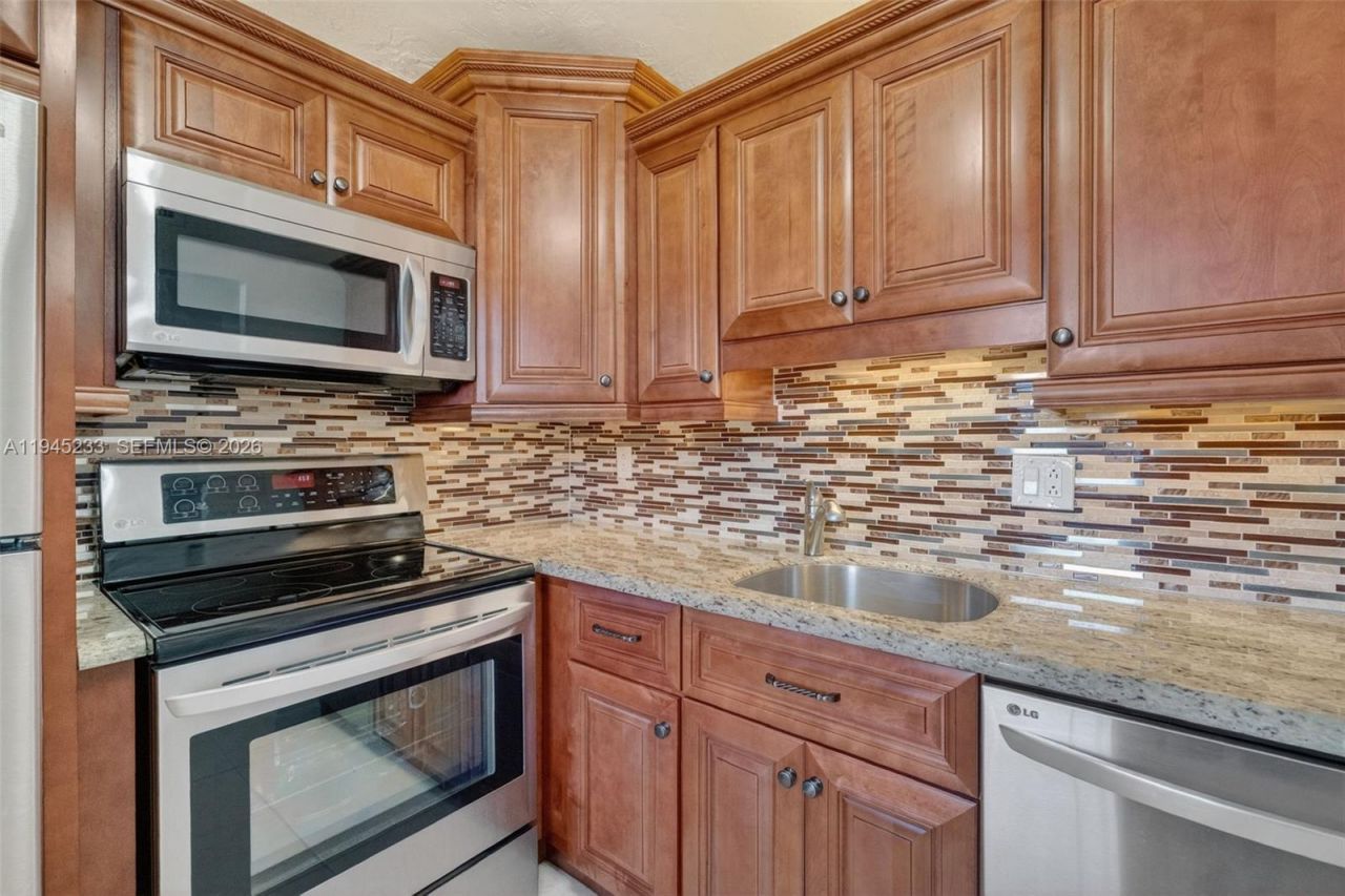 2801 Somerset Dr, Unit 408, Lauderdale Lakes, FL 33311 Photo