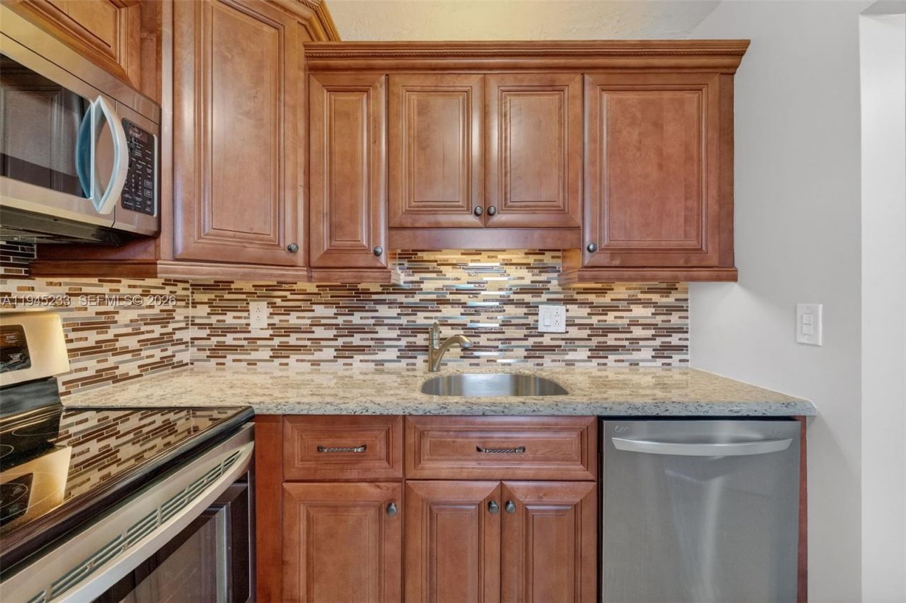 2801 Somerset Dr, Unit 408, Lauderdale Lakes, FL 33311 Photo