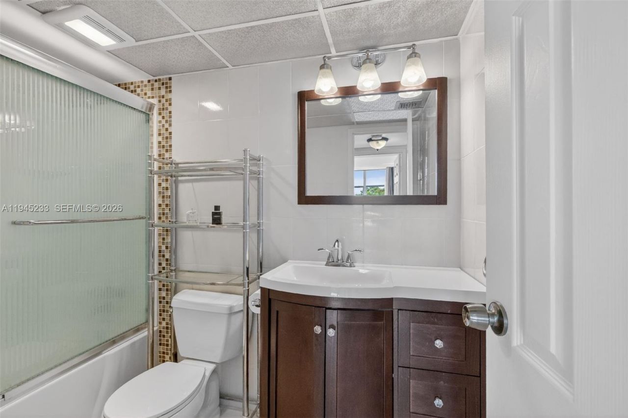 2801 Somerset Dr, Unit 408, Lauderdale Lakes, FL 33311 Photo