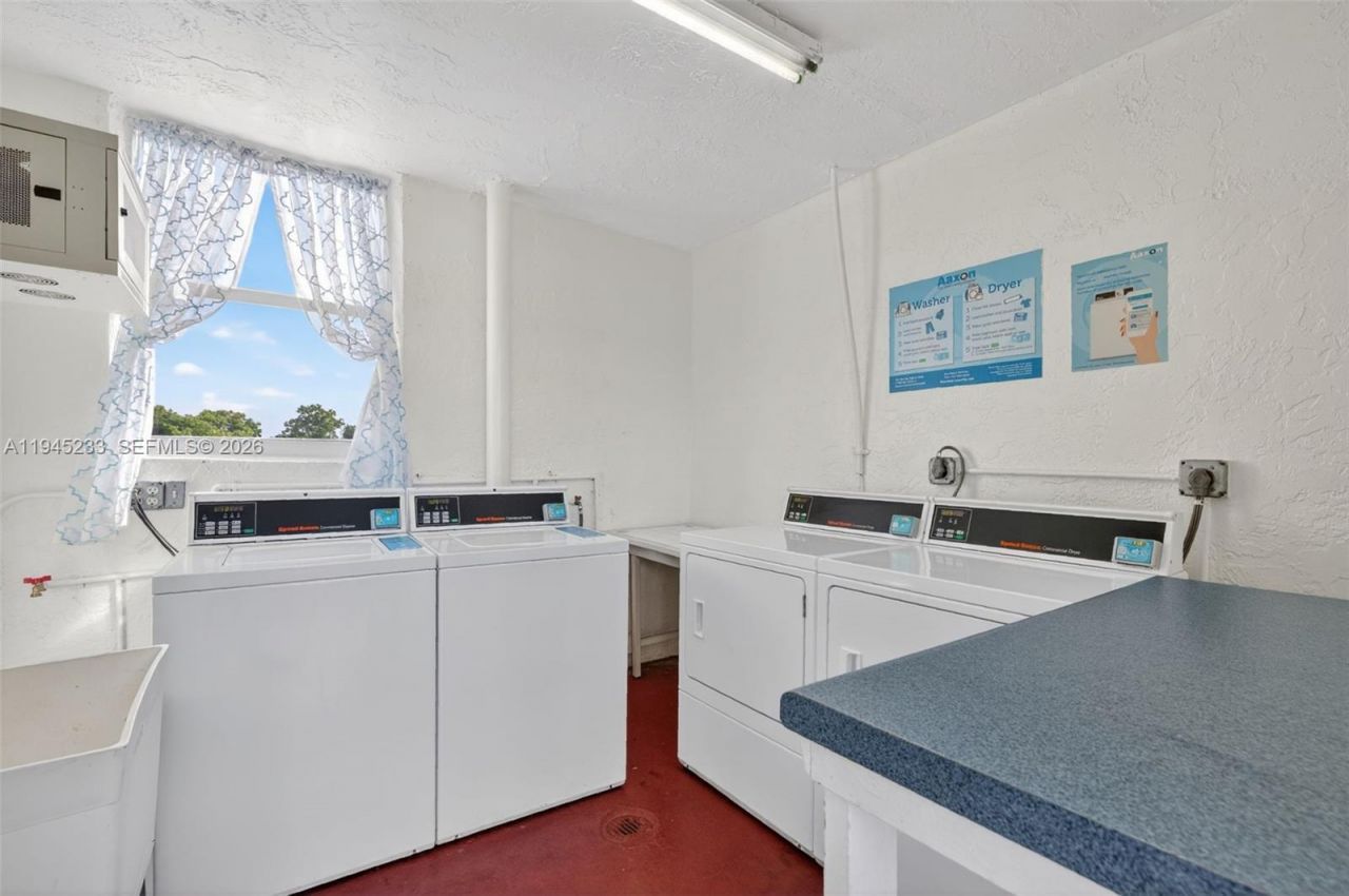 2801 Somerset Dr, Unit 408, Lauderdale Lakes, FL 33311 Photo