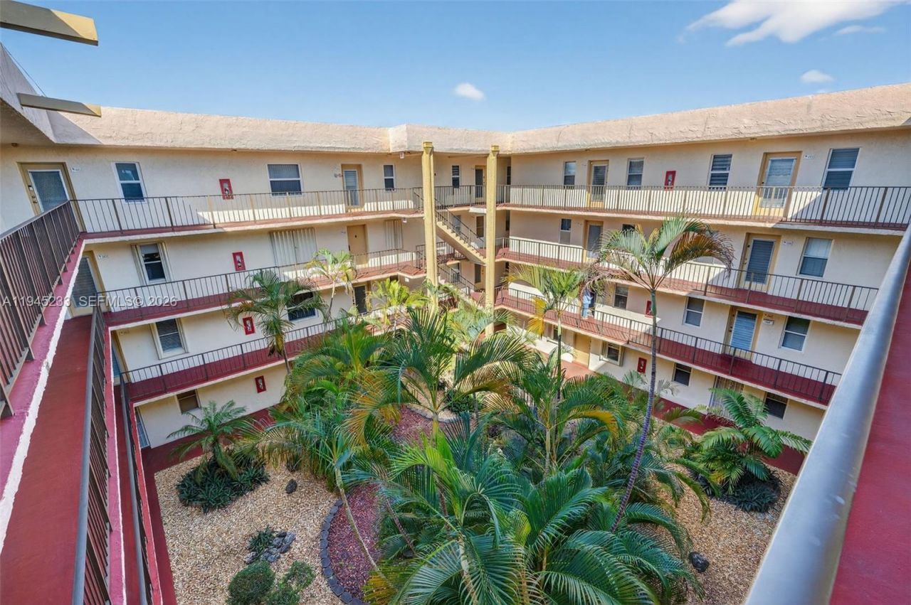 2801 Somerset Dr, Unit 408, Lauderdale Lakes, FL 33311 Photo