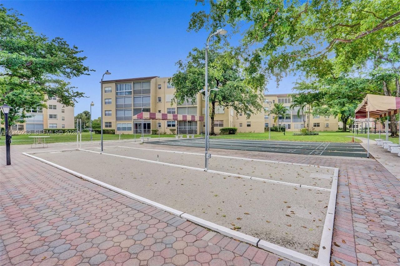 2801 Somerset Dr, Unit 408, Lauderdale Lakes, FL 33311 Photo