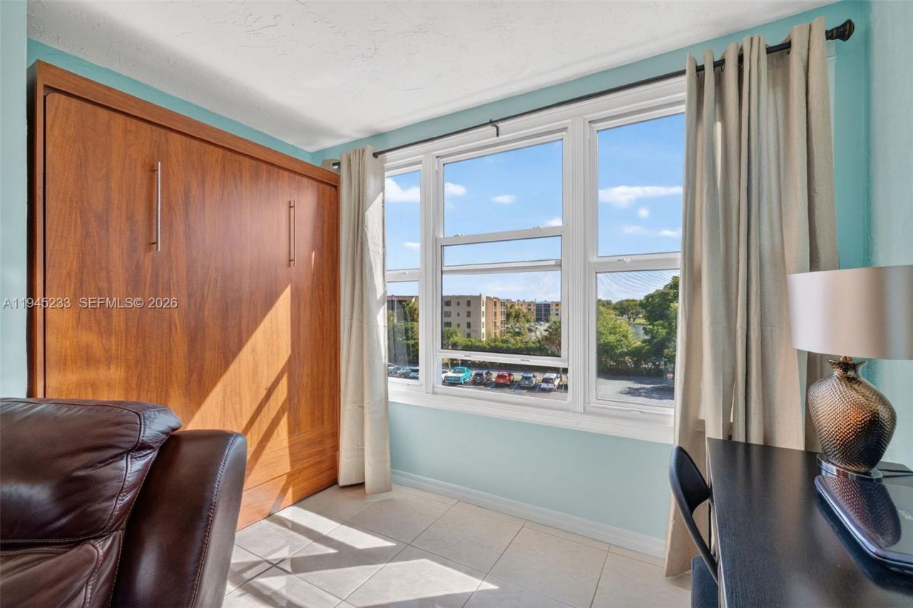 2801 Somerset Dr, Unit 408, Lauderdale Lakes, FL 33311 Photo