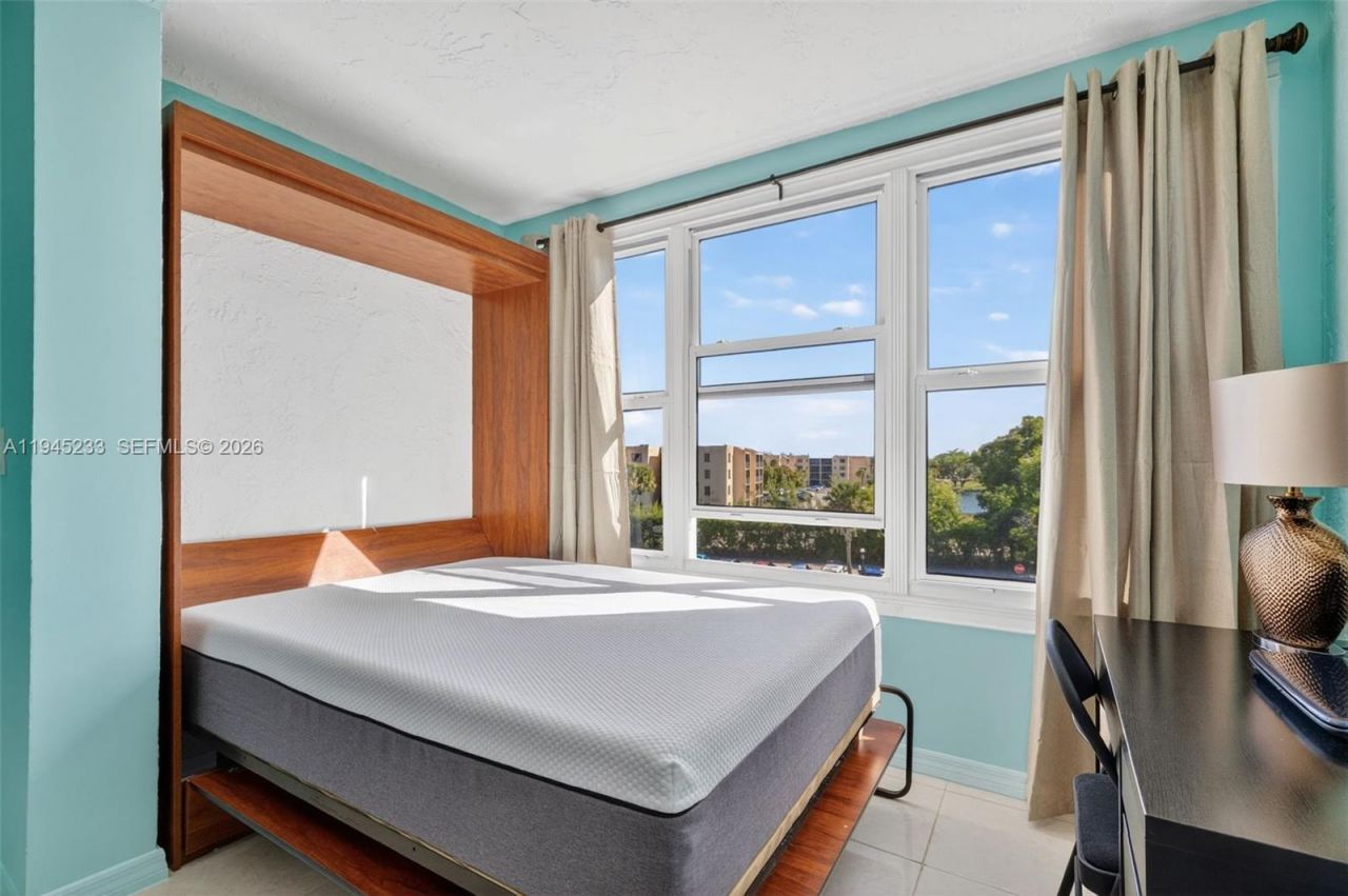 2801 Somerset Dr, Unit 408, Lauderdale Lakes, FL 33311 Photo