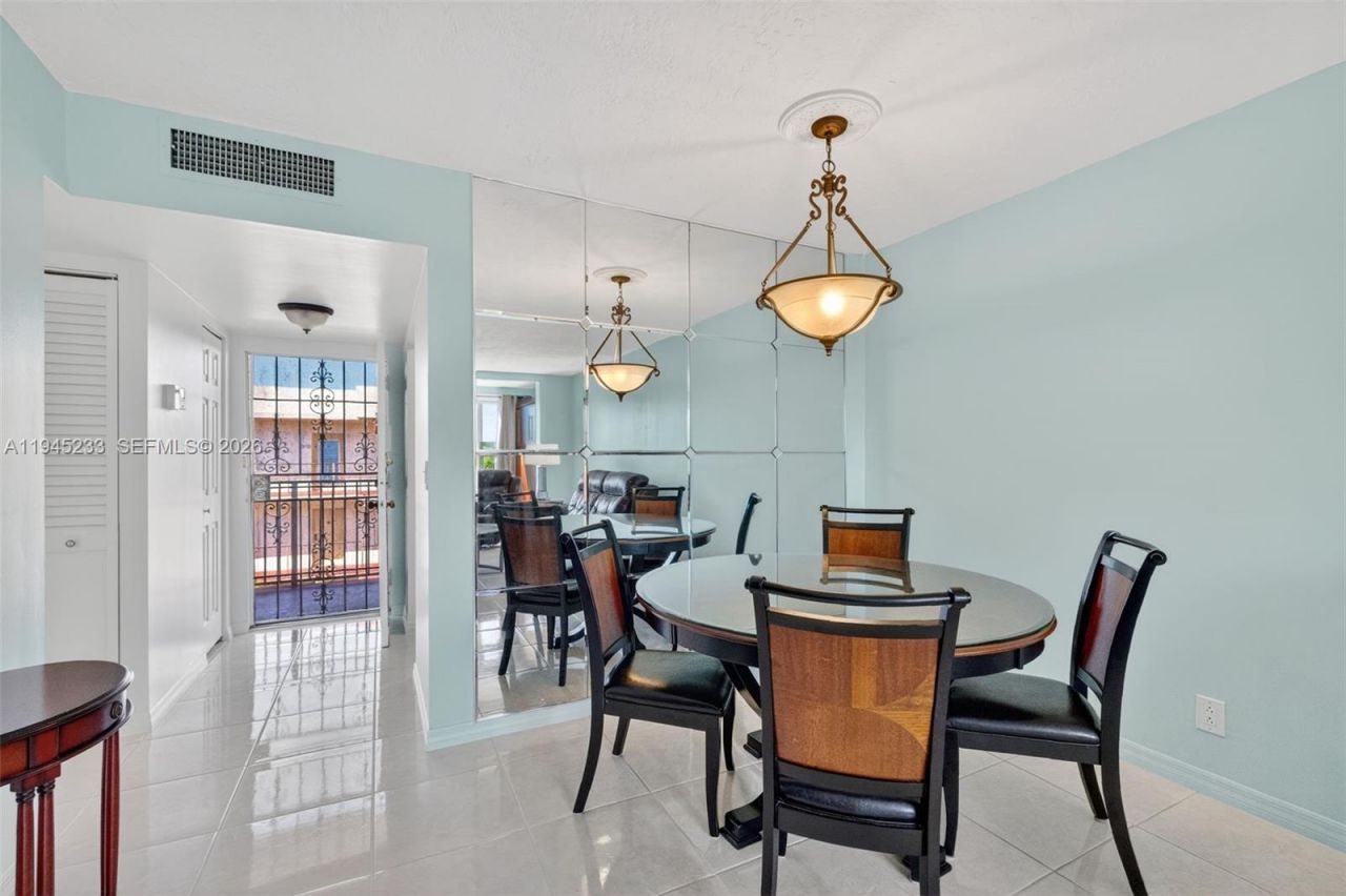 2801 Somerset Dr, Unit 408, Lauderdale Lakes, FL 33311 Photo