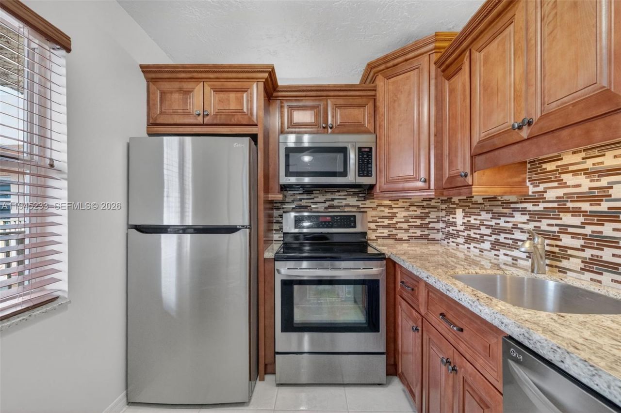 2801 Somerset Dr, Unit 408, Lauderdale Lakes, FL 33311 Photo