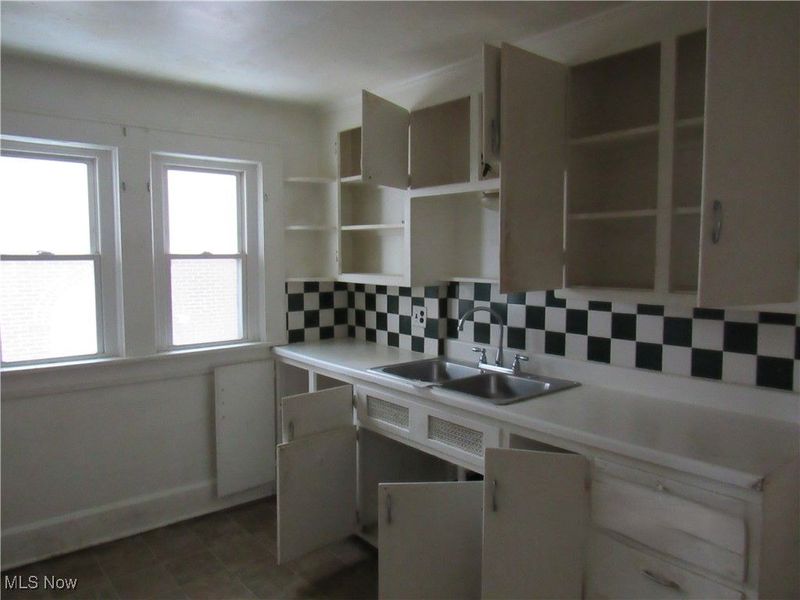 31 Mc Naughton Street, Akron, OH 44305 Photo 15
