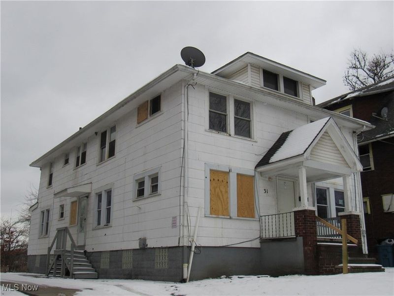 31 Mc Naughton Street, Akron, OH 44305 Photo 2