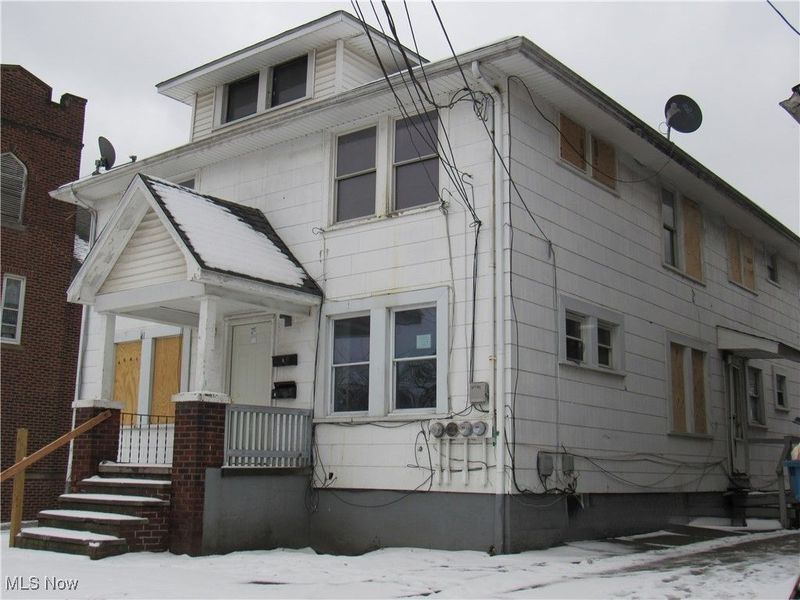 31 Mc Naughton Street, Akron, OH 44305 Photo 3