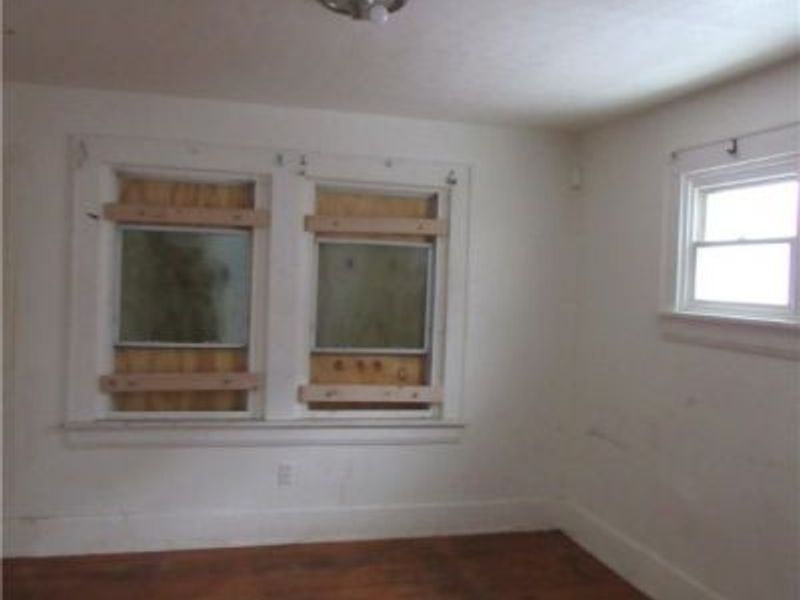 31 Mc Naughton Street, Akron, OH 44305 Photo 5