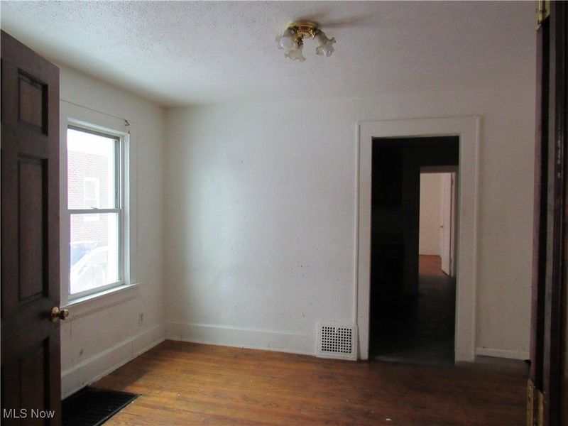 31 Mc Naughton Street, Akron, OH 44305 Photo 6