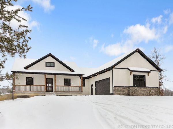 3317 E Sternberg Road, Fruitport, MI 49415