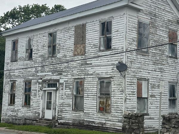 107 N MARKET Street, Jonesboro, IL 62952