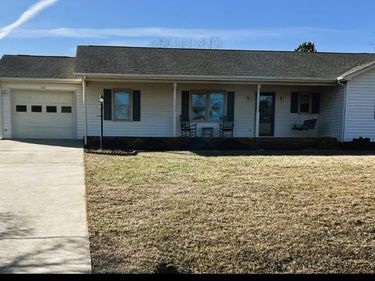 511 Darrell Lane, Hurt, VA 24563