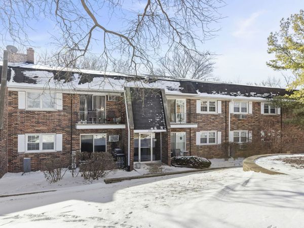 2331 Ogden Avenue, Unit 4, Downers Grove, IL 60515