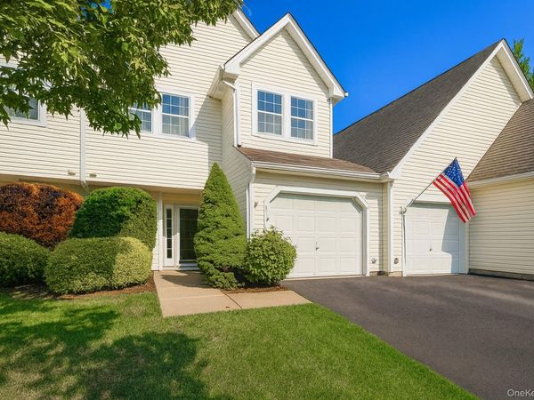 139 Erin Lane, East Setauket, NY 11733