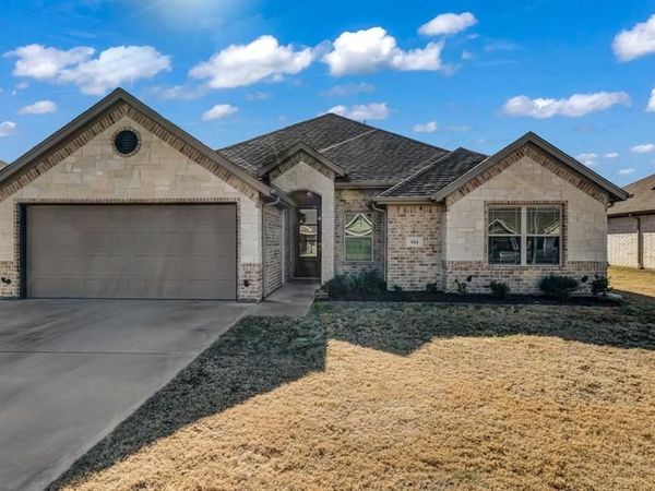 924 E 5th Street, Springtown, TX 76082