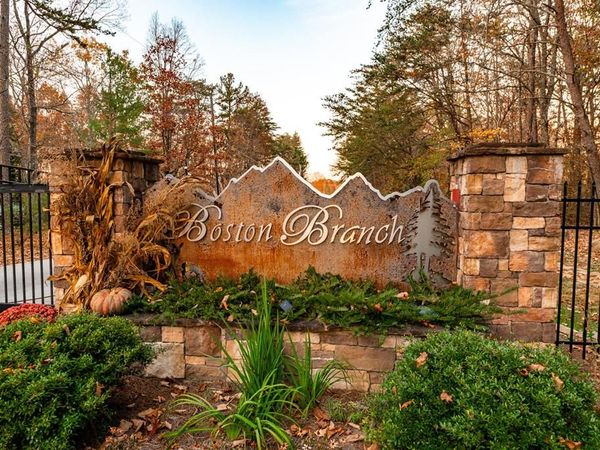 2272 Little Bend Rd, Signal Mountain, TN 37377