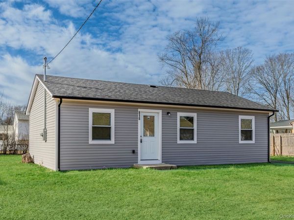 818 Meade Avenue , Bellport, NY 11713