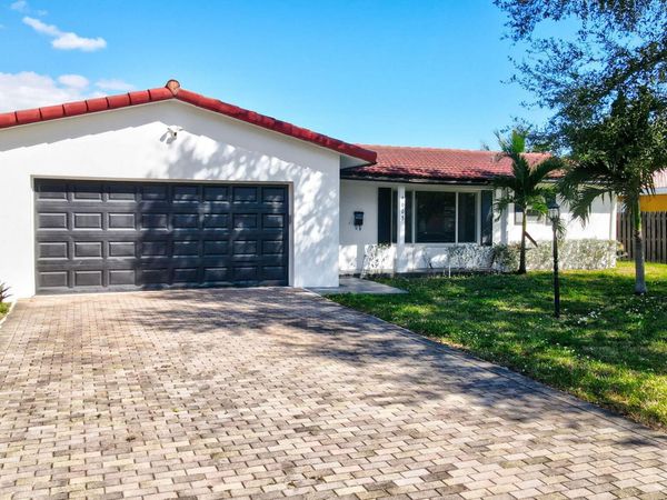 4005 NW 76th Avenue, Coral Springs, FL 33065