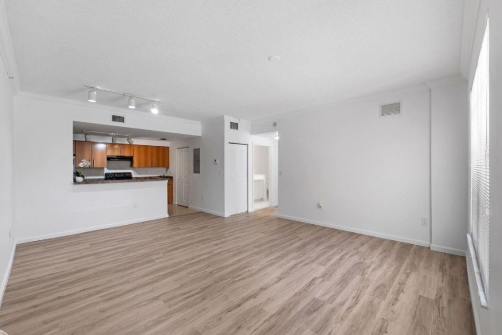 5800 W Sample Road, Unit 102, Coral Springs, FL 33067 Photo