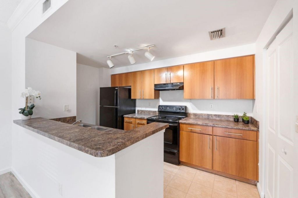 5800 W Sample Road, Unit 102, Coral Springs, FL 33067 Photo