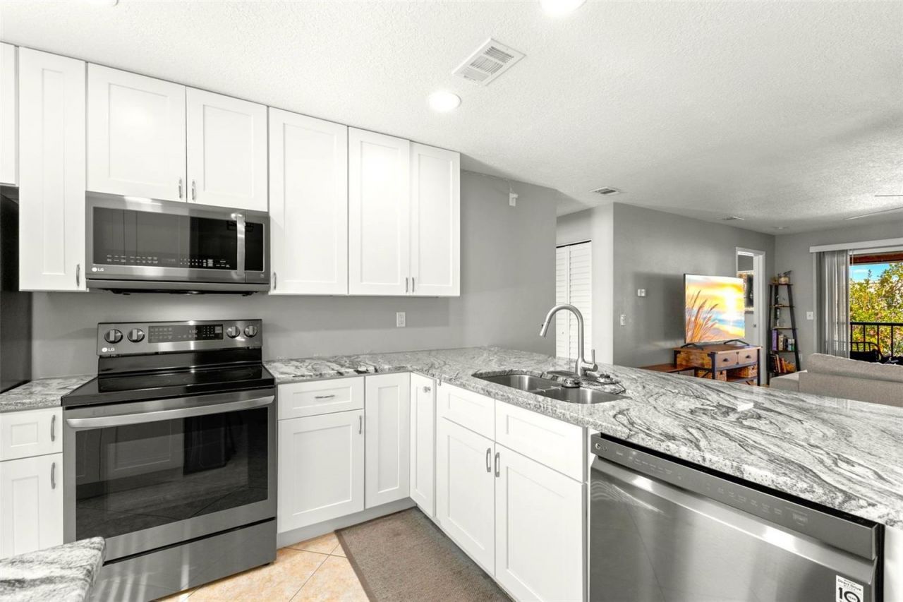 3001 58th Avenue S, Unit 606, Saint Petersburg, FL 33712 Photo
