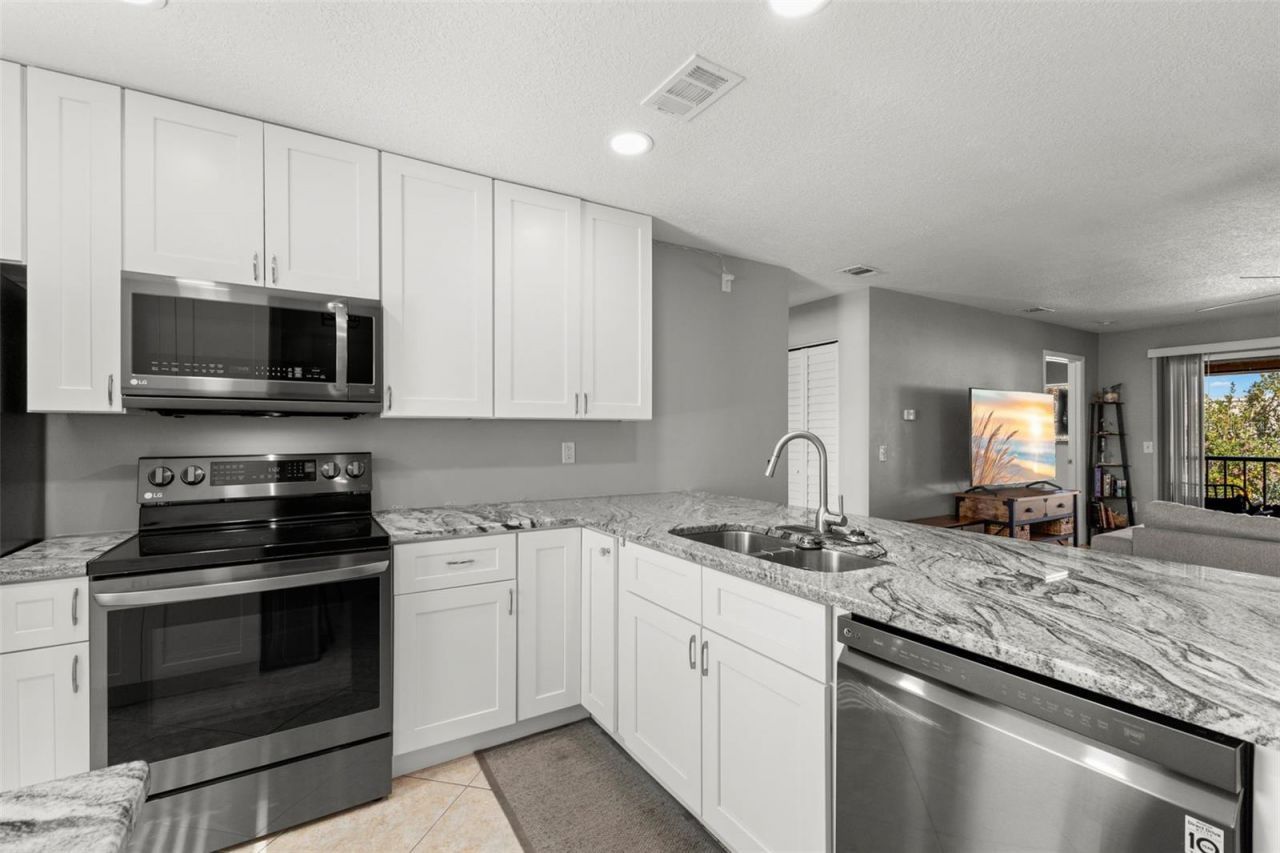 3001 58th Avenue S, Unit 606, Saint Petersburg, FL 33712 Photo