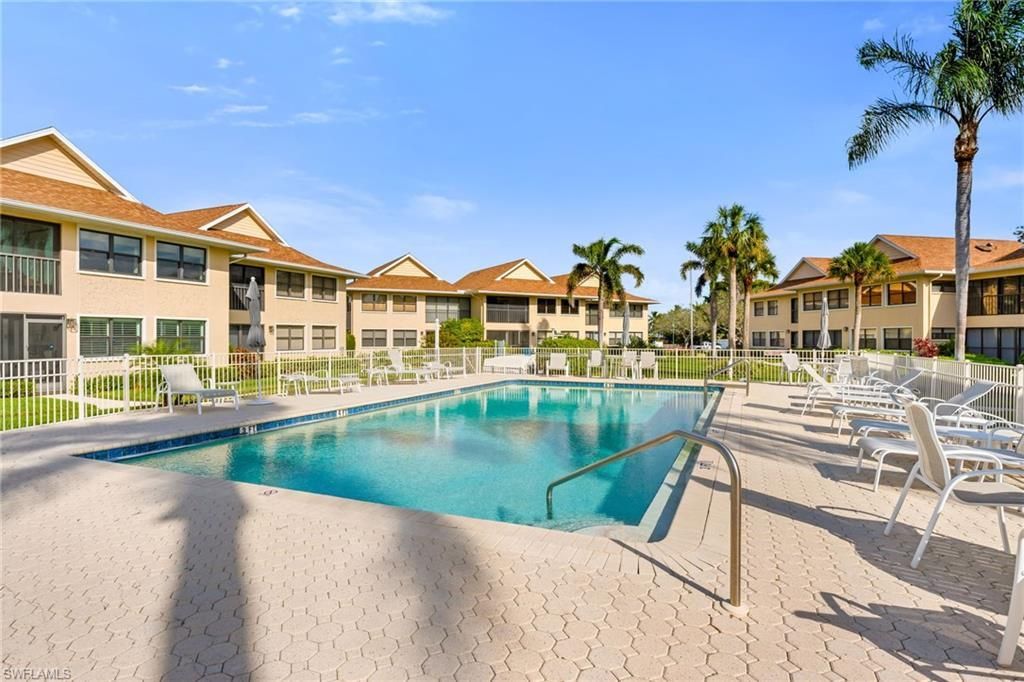 1100 9th St S, Unit D201, Naples, FL 34102 Photo