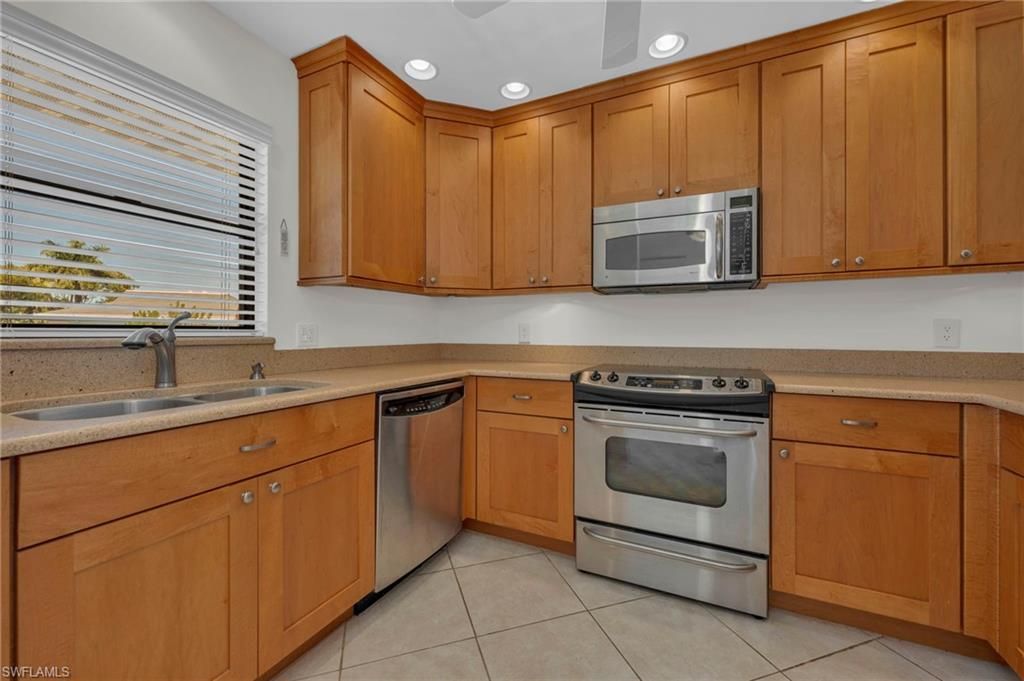 1100 9th St S, Unit D201, Naples, FL 34102 Photo