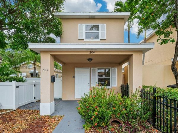204 N D St, Lake Worth, FL 33460