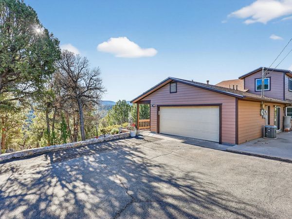 25 Lagarto Road, Tijeras, NM 87059