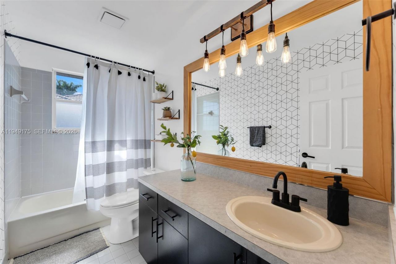 590 SW 178th Way, Pembroke Pines, FL 33029 Photo