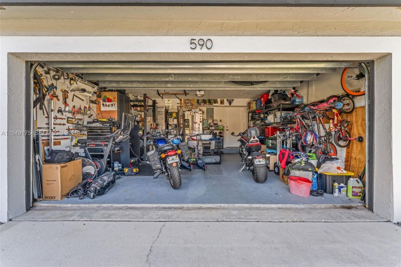 590 SW 178th Way, Pembroke Pines, FL 33029 Photo