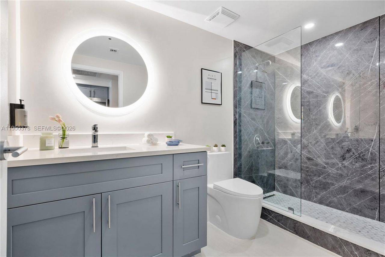 2889 Mcfarlane Rd, Unit 1409, Miami, FL 33133 Photo