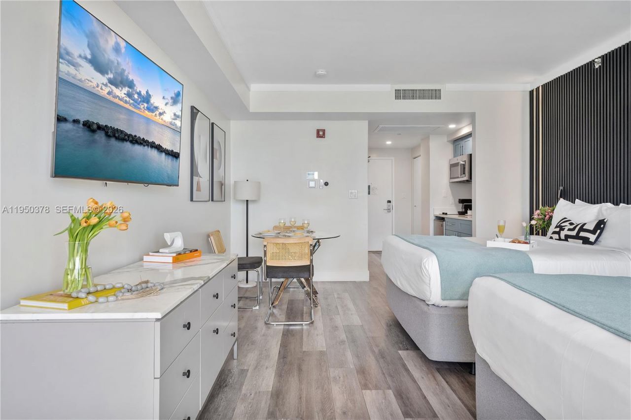 2889 Mcfarlane Rd, Unit 1409, Miami, FL 33133 Photo