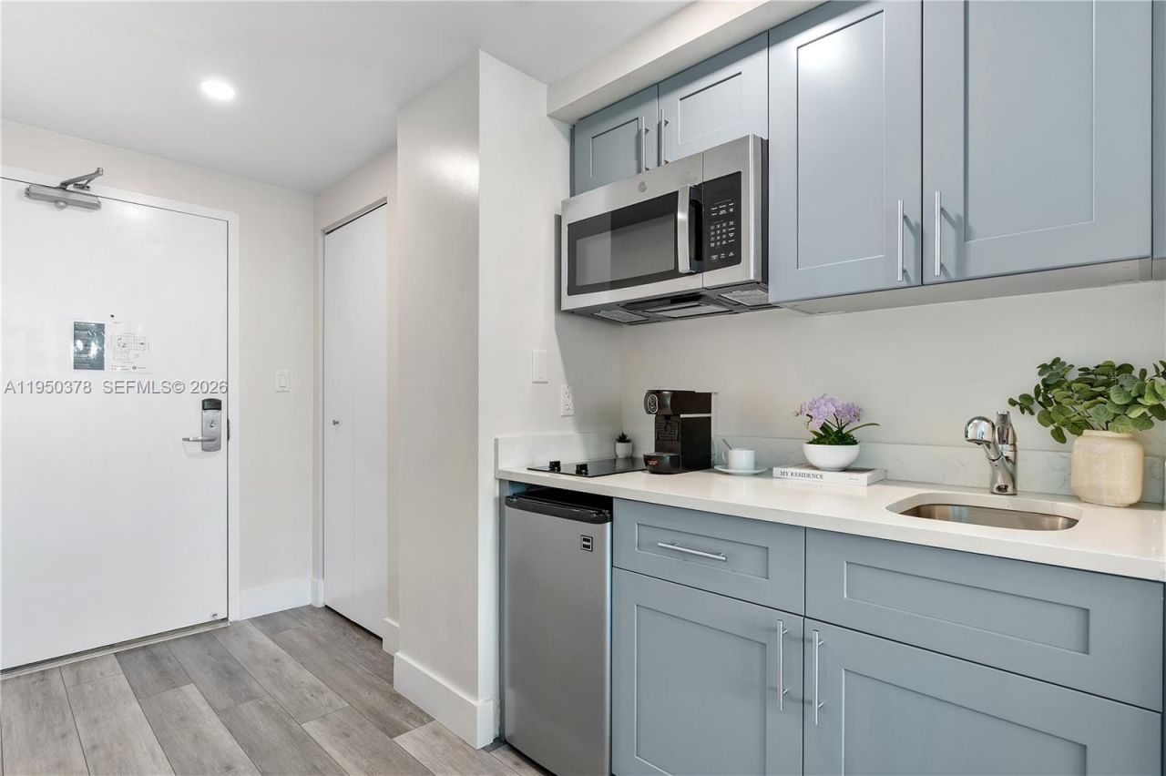 2889 Mcfarlane Rd, Unit 1409, Miami, FL 33133 Photo