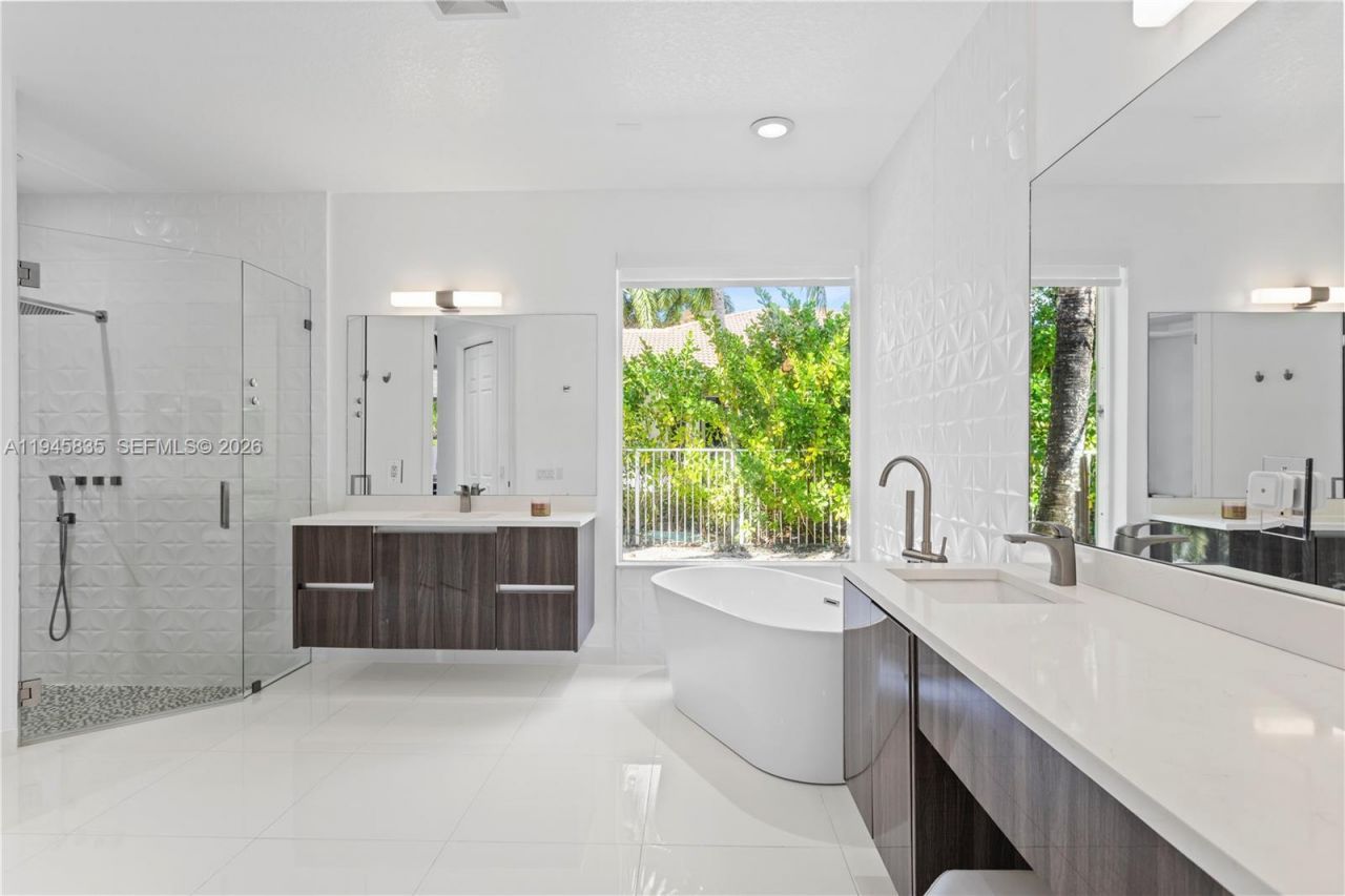 1499 Victoria Isle Dr, Weston, FL 33327 Photo