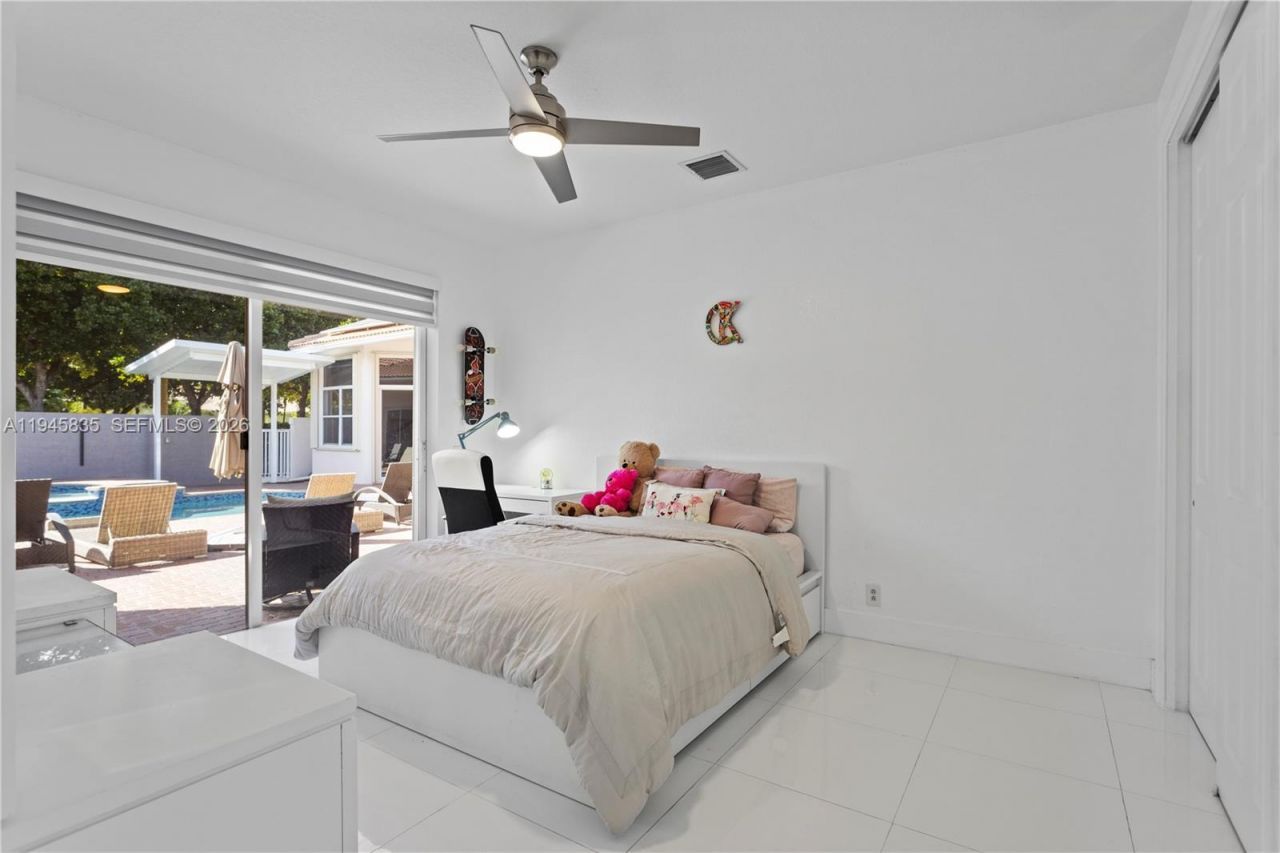 1499 Victoria Isle Dr, Weston, FL 33327 Photo