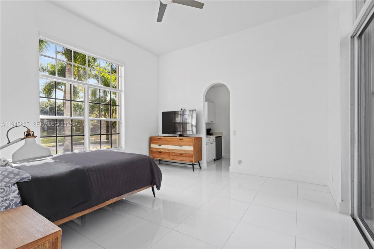 1499 Victoria Isle Dr, Weston, FL 33327 Photo