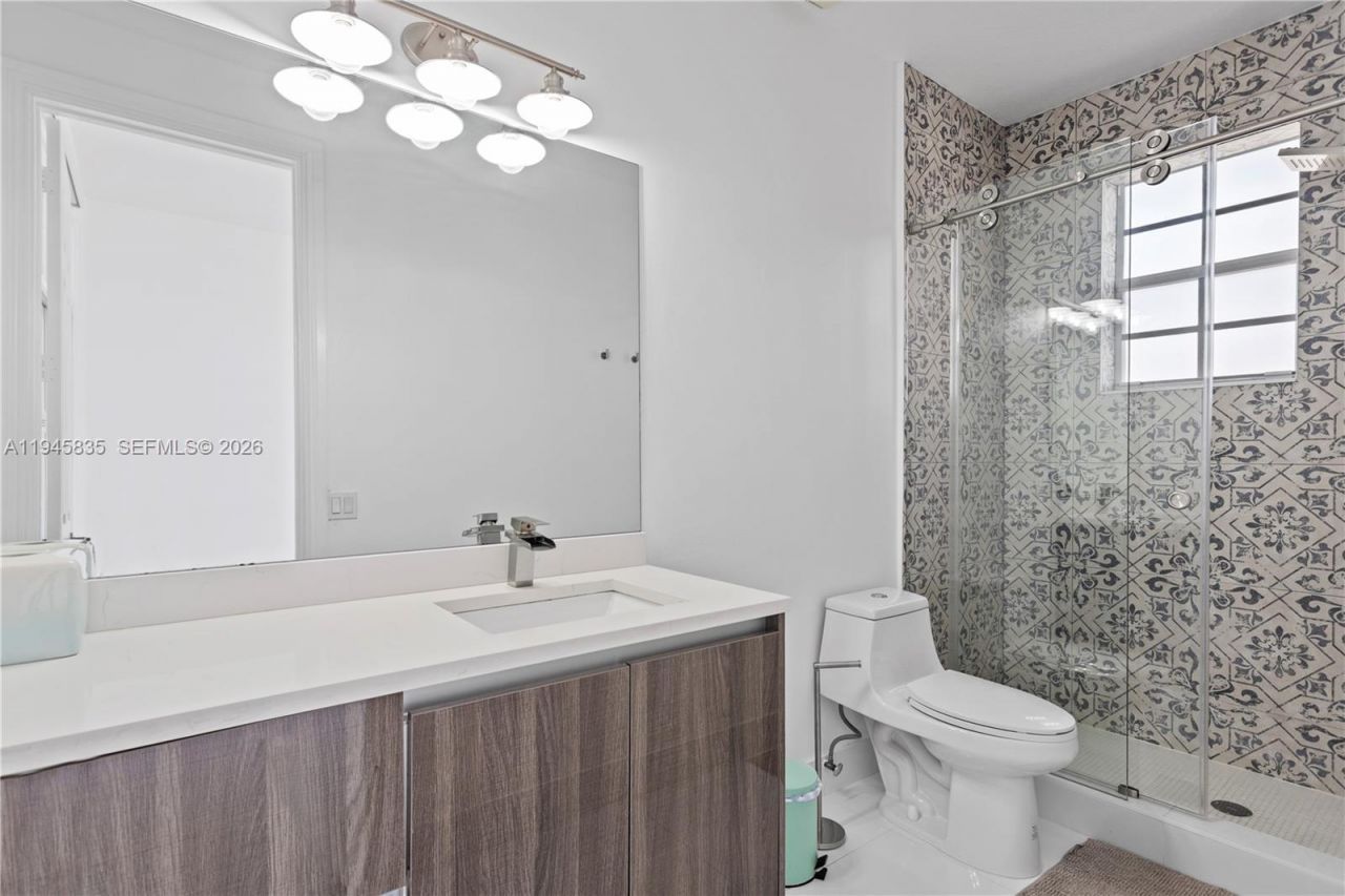 1499 Victoria Isle Dr, Weston, FL 33327 Photo