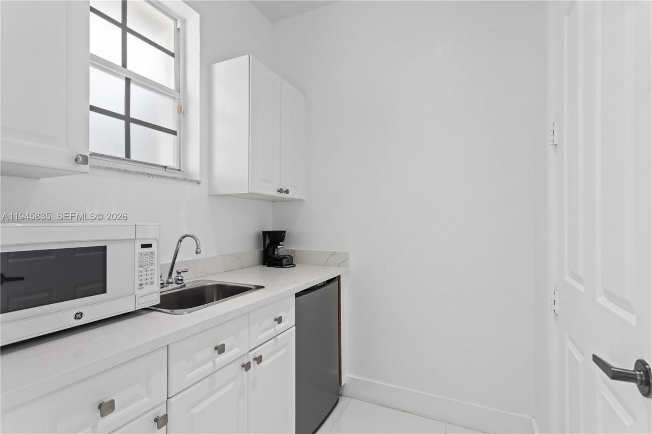 1499 Victoria Isle Dr, Weston, FL 33327 Photo