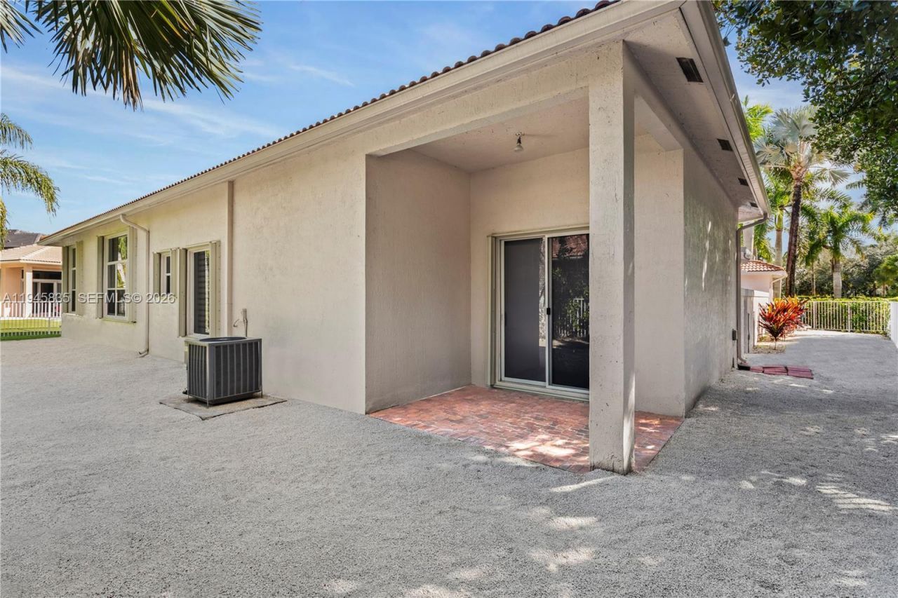 1499 Victoria Isle Dr, Weston, FL 33327 Photo