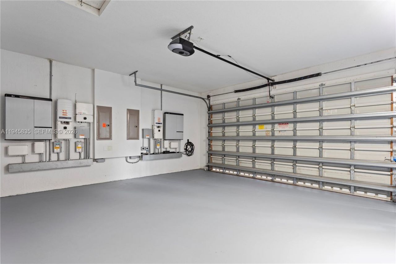 1499 Victoria Isle Dr, Weston, FL 33327 Photo