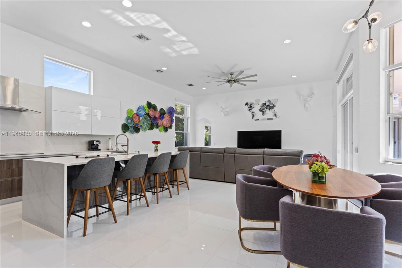 1499 Victoria Isle Dr, Weston, FL 33327 Photo